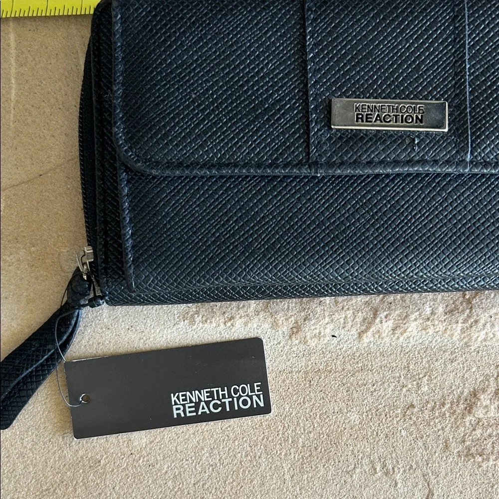Kenneth‎ Cole Reaction Elegant Black Clutch